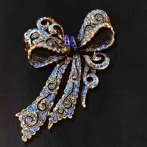 Bow Brooch Rhinestones LARGE Hollywood Glam Stylish Stunning Bold Statement NEW - Picture 2 of 5